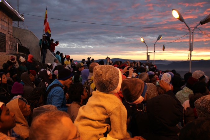 Lever du soleil au sommet de Adam’s Peak